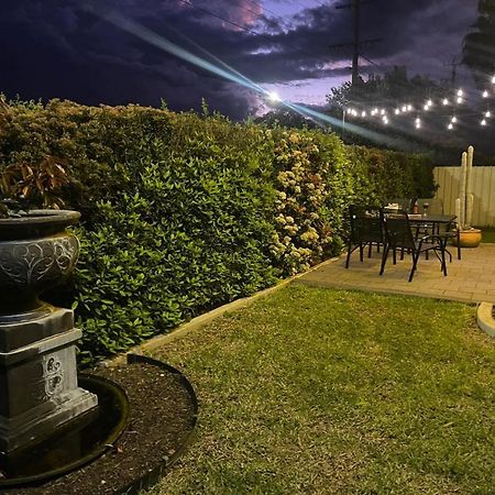 דובו Country Leisure Motor Inn מראה חיצוני תמונה