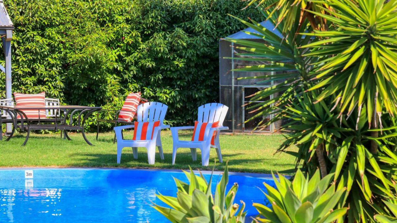 דובו Country Leisure Motor Inn מראה חיצוני תמונה