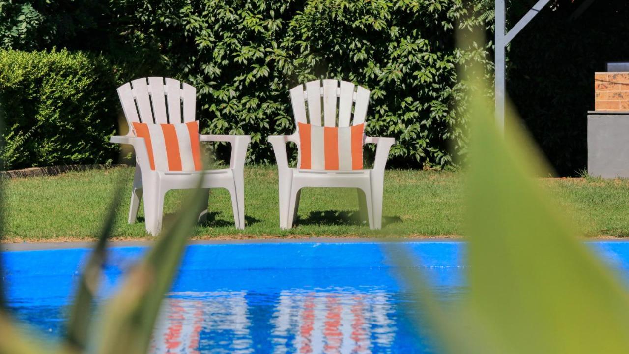 דובו Country Leisure Motor Inn מראה חיצוני תמונה