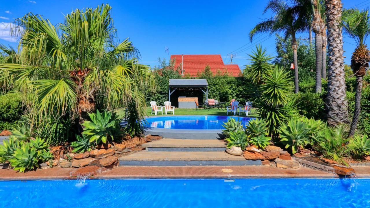 דובו Country Leisure Motor Inn מראה חיצוני תמונה