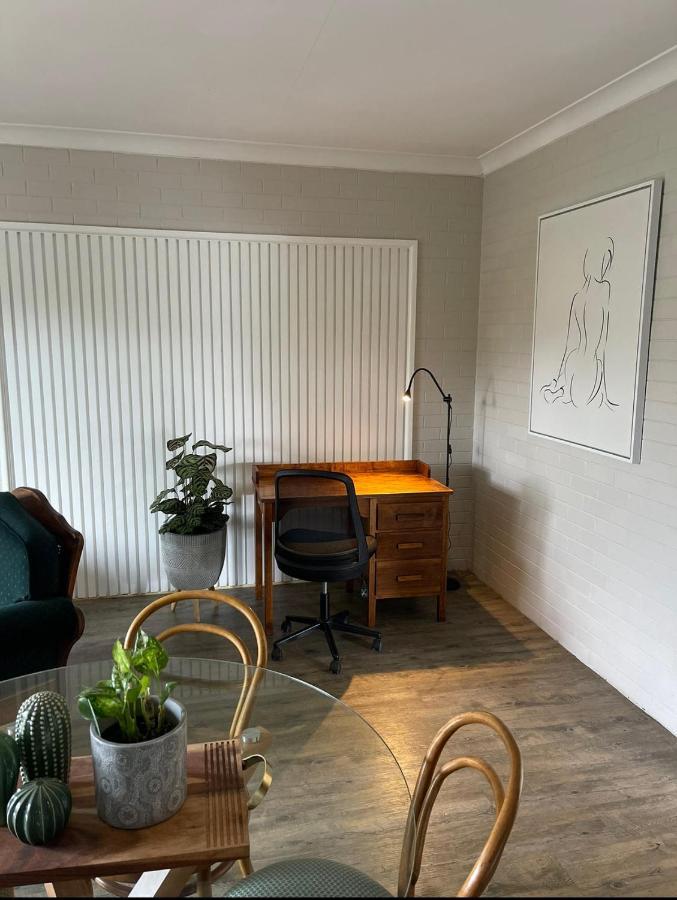 דובו Country Leisure Motor Inn מראה חיצוני תמונה